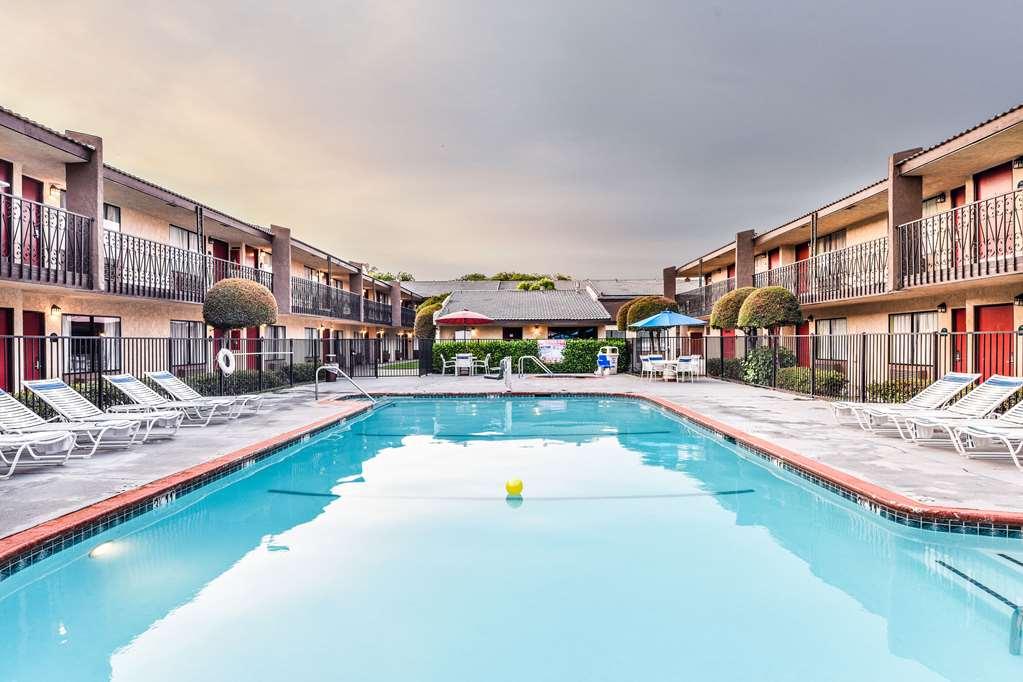 Quality Inn&suites Anaheim Hotel 3*
