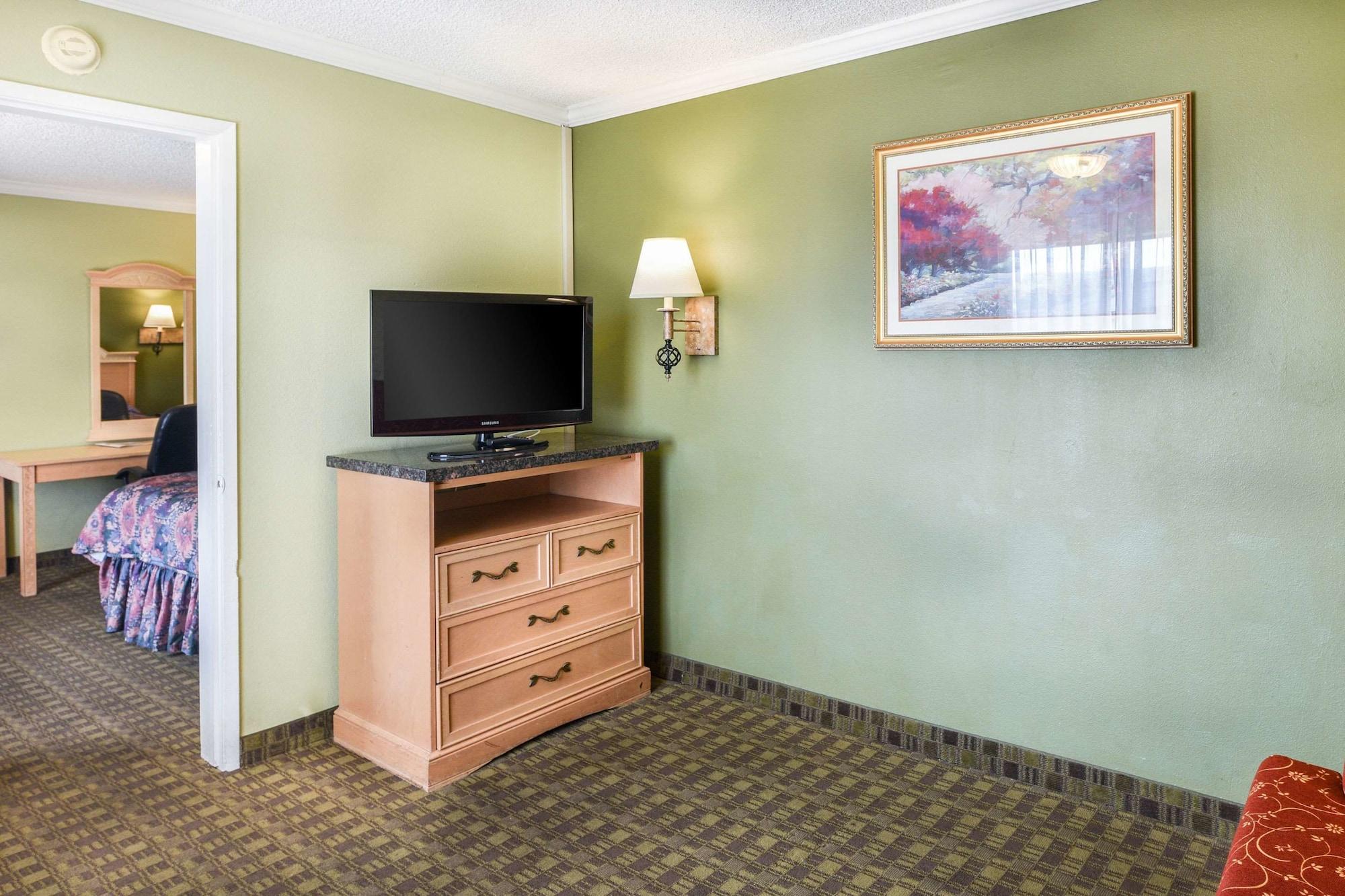 Quality Inn&suites Anaheim 3*