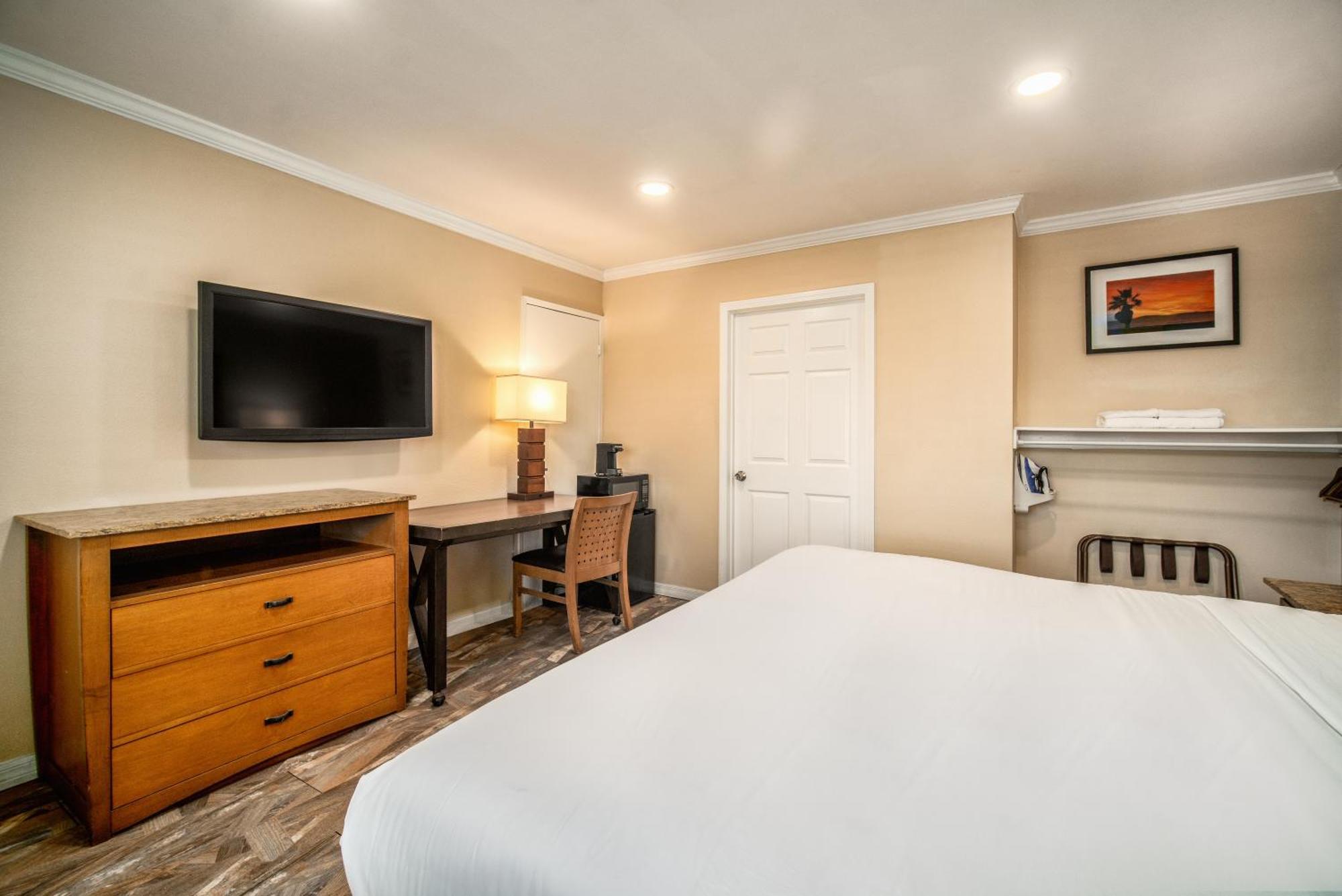 Quality Inn&suites Anaheim Hotel 3*