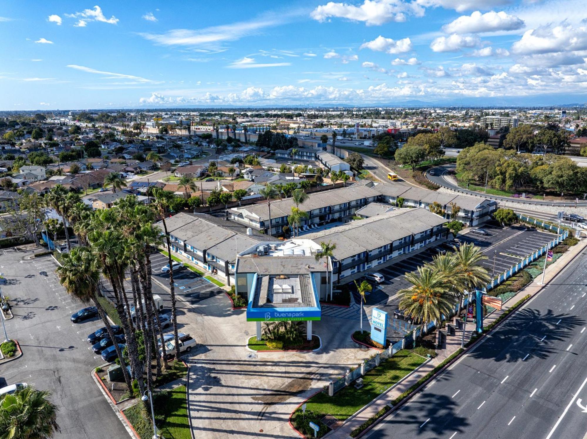 Quality Inn&suites Anaheim 3*