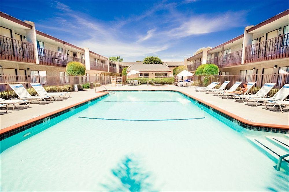 Quality Inn&suites Anaheim 3*